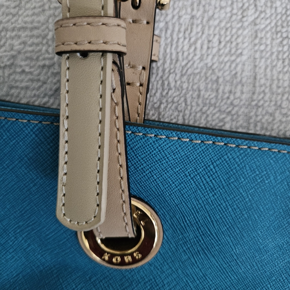 🔆3 For $20! Michael Kors Teal and Beige Tote Bag - Picture 16 of 16